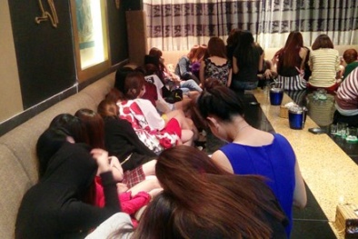 Nhà hàng tuyển hotgirl chuyên 'lả lơi' phục vụ khách Hàn 