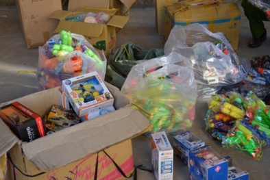 Nhập hàng trăm khẩu súng nhựa nguy hiểm về buôn bán dịp Tết