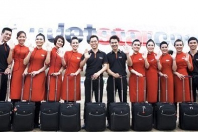 Tiếp viên Jetstar cứu hành khách ngất xỉu trên máy bay