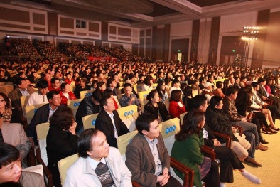 2.000 du khách đón năm mới với pháo hoa bên bờ biển FLC Sầm Sơn