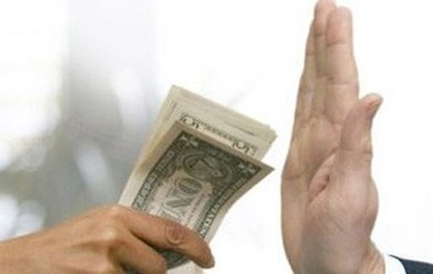 Đưa nghìn đô hòng mua sự im lặng của nhà báo