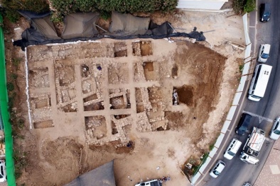 Thành trì khổng lồ 3.400 tuổi phát lộ dưới tầng hầm để xe ở Israel