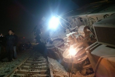 Phó Thủ tướng chỉ đạo làm rõ vụ container khiến đầu tàu hỏa văng khỏi đường ray