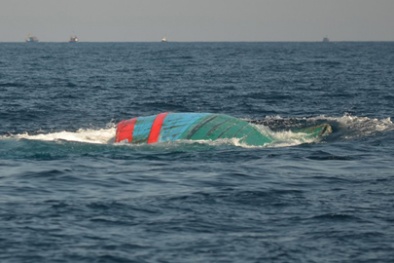 Tàu cá Bình Định bất ngờ bị tàu nước ngoài đâm chìm rồi tẩu thoát