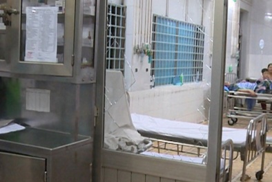 Côn đồ nghi ‘ngáo đá’ vác dao vào tận phòng cấp cứu truy sát bệnh nhân