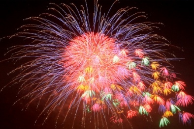 Bắn pháo hoa ở tiệc cưới: Kiến nghị cơ quan quân sự, công an vào cuộc