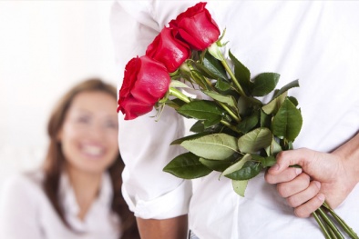 Chọn quà tặng Valentine ghi điểm tuyệt đối với bạn gái 
