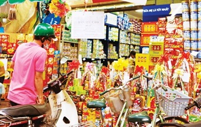Sôi động thị trường quà Tết
