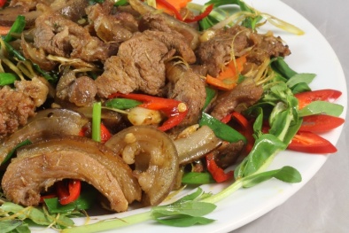 Rớt nước miếng với thịt lợn rừng xào sả ớt thơm ngon đúng vị