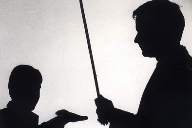 Phẫn nộ thầy giáo đánh học sinh vì thắc mắc chuyện trả thiếu tiền thừa