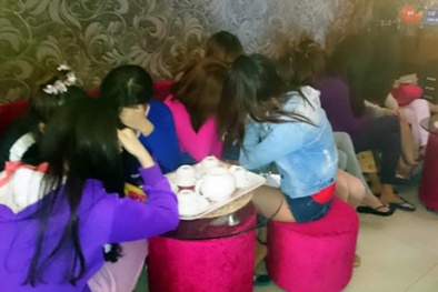 Tiếp viên tiệm massage sống bằng nghề chiều khách từ A đến Z