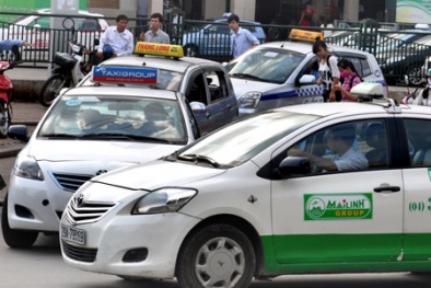 TP.HCM: Giá xăng lao dốc, cước taxi giảm... vài đồng 