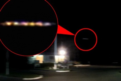 UFO nối đuôi nhau thành chuỗi xuống thăm Trái Đất
