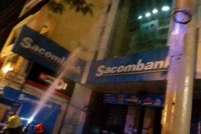 Người dân tá hỏa khi nhìn thấy biển hiệu quảng cáo Sacombank phát lửa