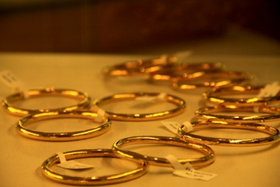 Giá vàng hôm nay 16/1/2016 tăng, giá dầu thấp kỷ lục