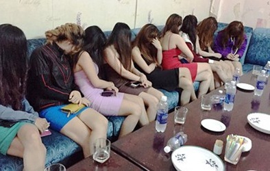 Tiếp viên nhà hàng dùng ma túy lấy sức phục vụ khách Trung Quốc