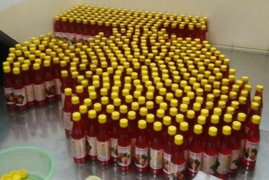 500kg hóa chất lạ suýt được ‘phù phép’ thành siro hoa quả thơm ngon