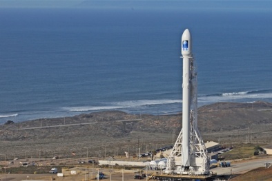 Thất bại khi cho tên lửa đẩy Falcon 9 hạ cánh trên biển