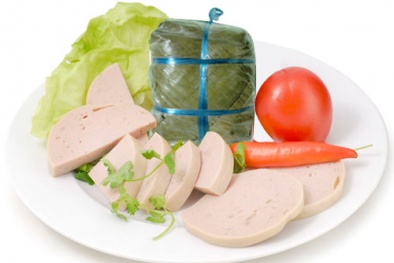 Bí quyết chọn mua giò chả ngày Tết an toàn, không hàn the