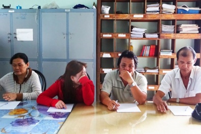 Nhân viên quán cà phê kích dục cho khách chỉ để lấy vài chục nghìn