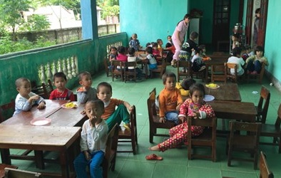 Cách chức hiệu trưởng, hiệu phó trường mầm non ăn bớt thịt của trẻ