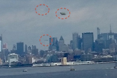Ngỡ ngàng phát hiện quân đoàn UFO 'lượn lờ' quanh tượng Nữ thần Tự do 