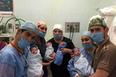 Ca sinh tư đầu tiên thế giới năm 2016