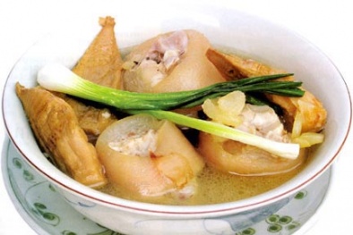 Canh chân giò hầm măng khô ngon miệng ngày Tết 