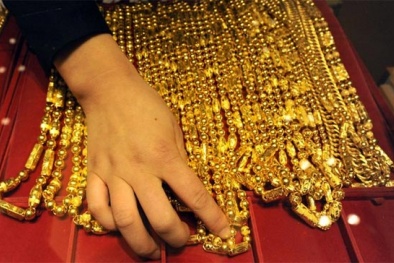 Giá vàng hôm nay 23/1/2016 suy yếu do chứng khoán tăng vọt