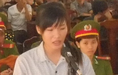 Thiếu nữ lột áo, lăng mạ cảnh sát giao thông lĩnh án