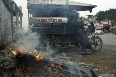 Người Hà Nội ‘vật vã’ chống chọi với cái rét kỷ lục trong lịch sử