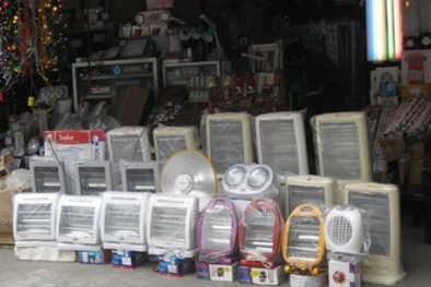 Quạt, túi sưởi loạn giá vì rét đậm