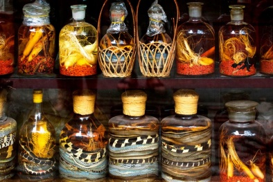 Bình ngũ xà tửu giá 20 triệu được nhiều người săn đón làm quà Tết