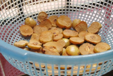 Đổi vị ngày Tết với mứt táo mèo chua cay hấp dẫn