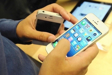 Năm mới, người tiêu dùng Việt rủ nhau đi mua iPhone cũ