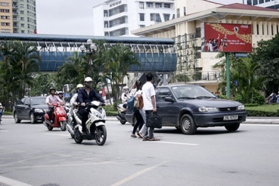 Chính thức xử phạt người đi bộ sai quy định