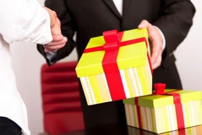 Chọn quà Tết ấn tượng tri ân khách hàng