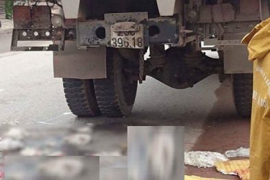 Xe tải dừng đỗ bên đường, một phụ nữ đâm vào tử vong tại chỗ