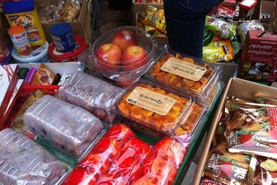 Hàng ngoại hút khách, hàng Việt 'ế ẩm' thị trường Tết