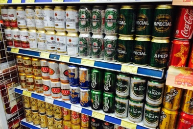 Loạn giá bia Tết: Dân đầu cơ thao túng?