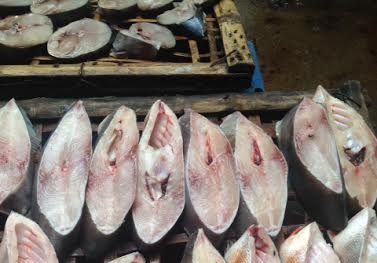 Cận Tết, công sở 'nóng bỏng' chuyện đặt lợn sạch, cá tươi