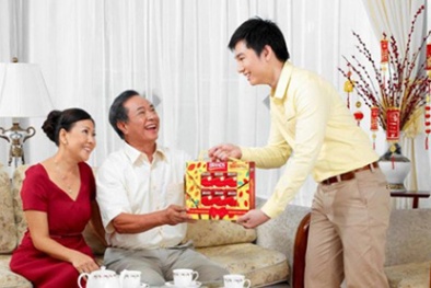 Chọn quà Tết ‘ghi điểm’ với bố mẹ người yêu ngày ra mắt