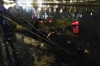 Đau đớn nhìn thi thể hai ông cháu ôm chặt nhau dưới kênh ngày giáp Tết