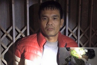 Hai khối hình 'lạ' để ở giữa gói chè của 2 vị khách đi xe taxi