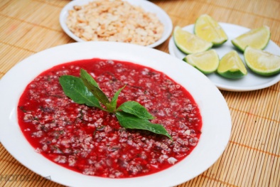 Hiểm họa liên cầu khuẩn khi ăn tiết canh lợn liên hoan tất niên