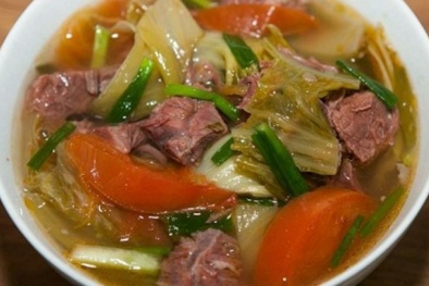 Đậm đà gân bò hầm dưa chua chống ngán ngày Tết