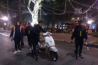 Người dân vui vẻ vì được lực lượng 141 xóa lỗi để không 'xui xẻo' cả năm