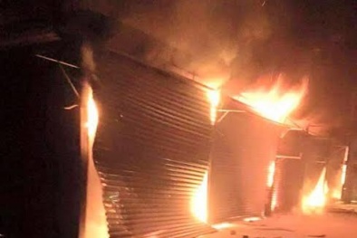 Mẹ già 70 tuổi tuyệt vọng kêu cứu trong biển lửa rạng sáng mùng 2 Tết