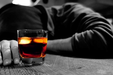 Gục chết bên lề đường vì uống rượu quá đà ngày Tết