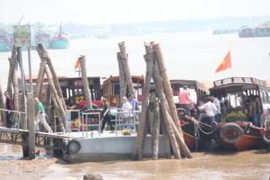 Mùng 3 Tết khách du xuân đổ về miền Tây